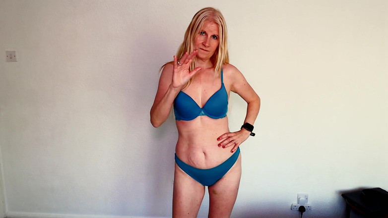 Britishmilf: NSFW dessous anprobieren