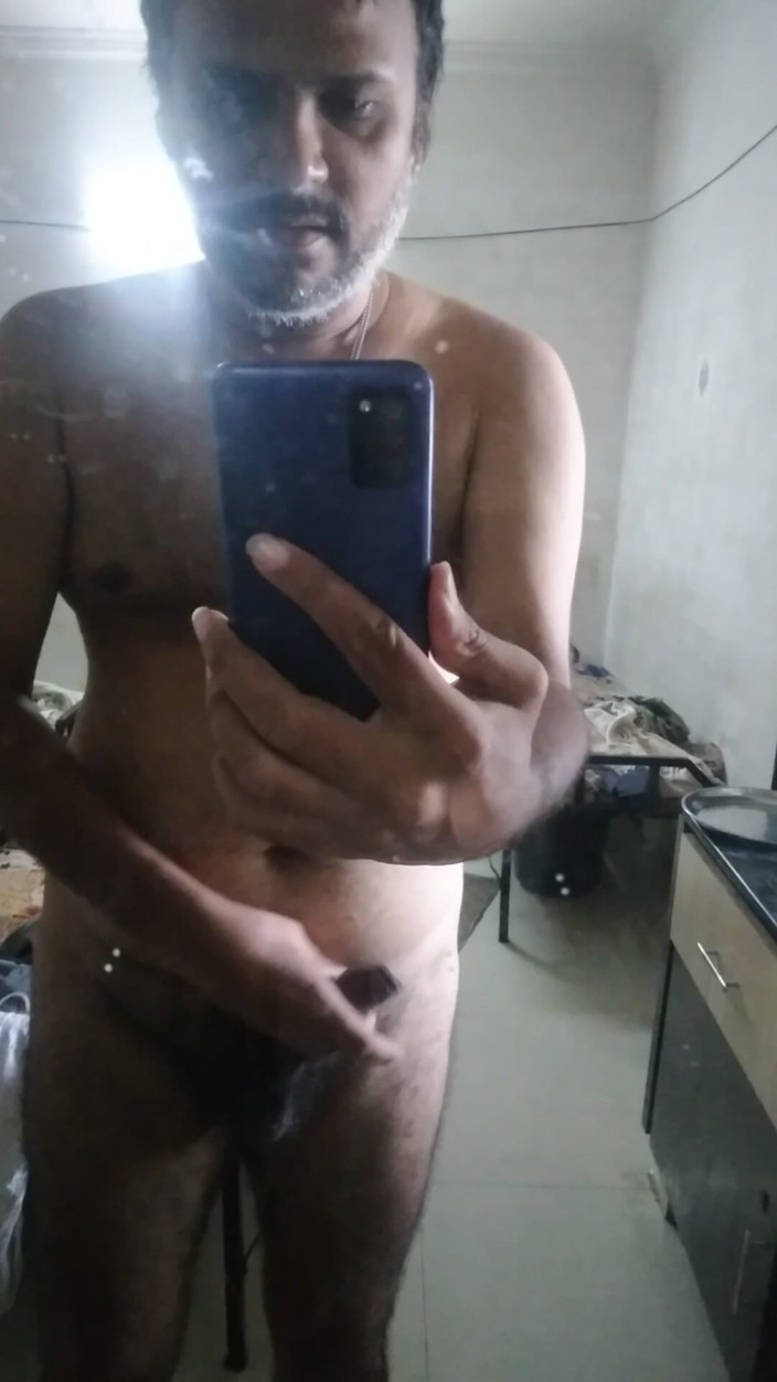 Nani Top: Obtenez plus de plaisir avec ma bite forte gratuitement.