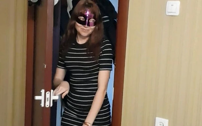 Datezone: Phone Video of the Visit From Redhead Whore