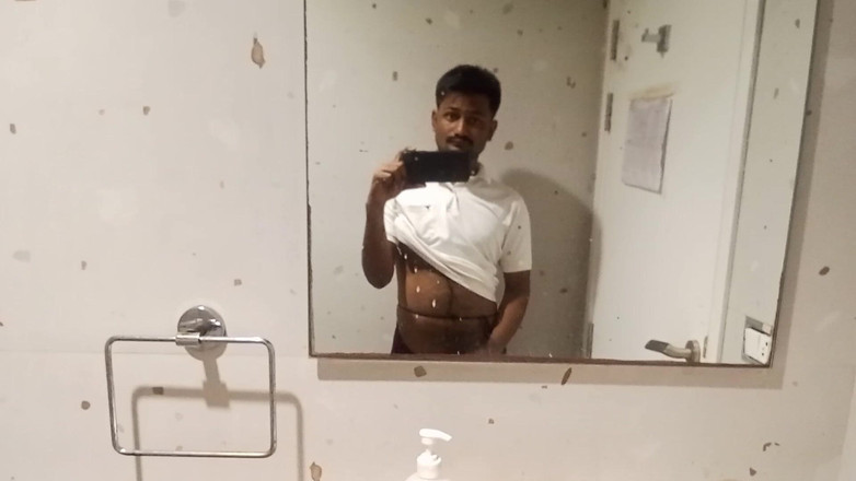 KUMBHA MANOJ KUMAR: Pornohvězda Vip na vlastní ruce pumpa