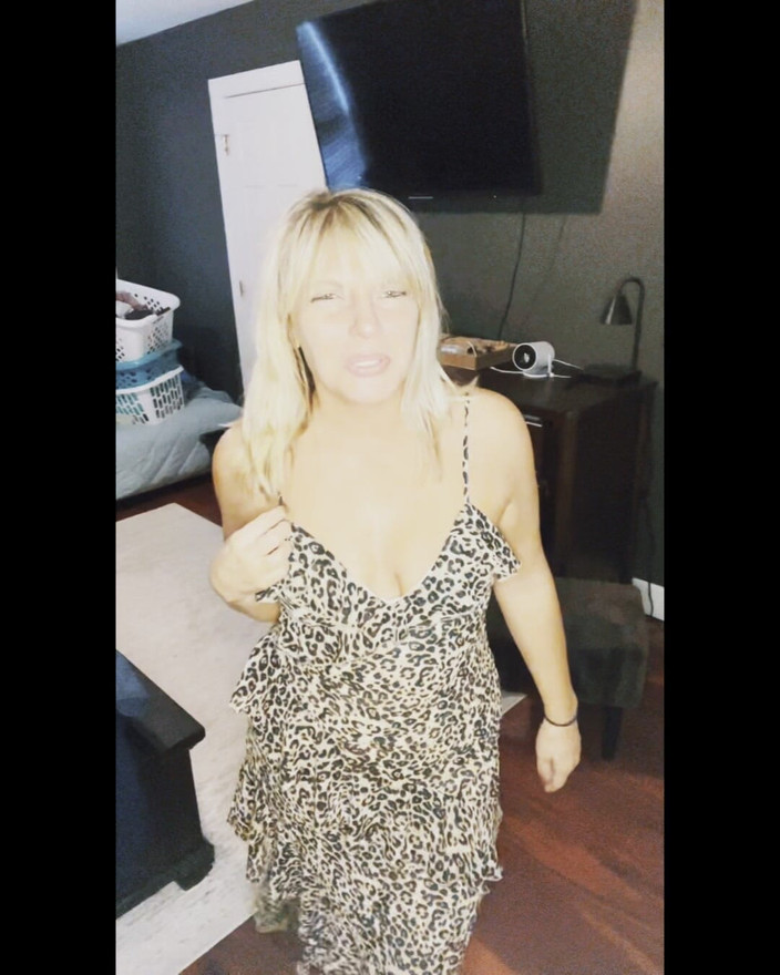 Whitneylane: Encontro do Tinder é reduzido para ser meus brinquedos sexuais