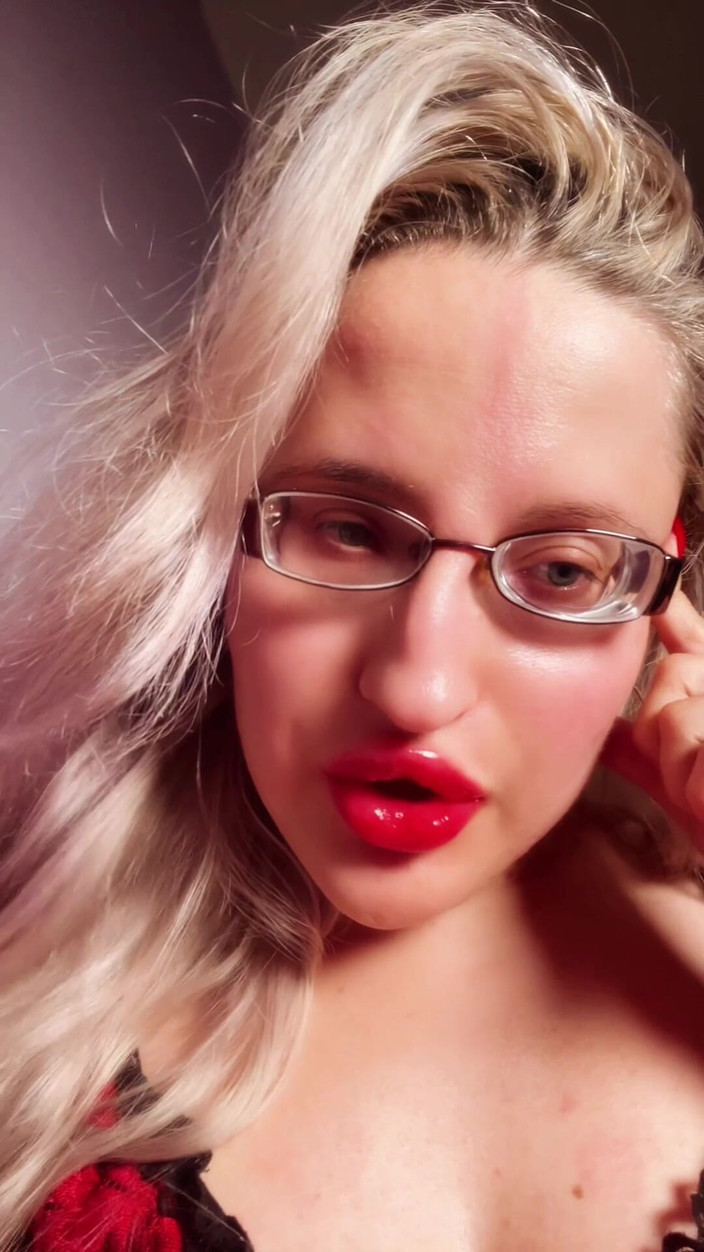 FinDom Goaldigger: 오지는 입술 빨간 입술 광택 립스틱 페티쉬 Findom goaldigger 입술 중독