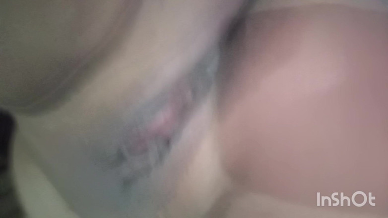 Sexgarl84: J’ai léché la chatte de ma femme de ménage à l’hôtel...