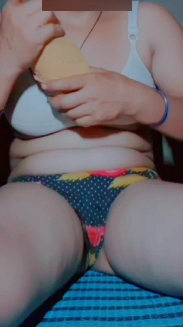 TricolorMusic3: Sexig indisk flicka onanerar
