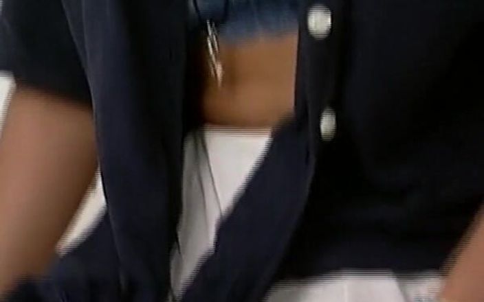 German Amateur Videos: Hon är en tysk MILF som gillar att fingra på sin...