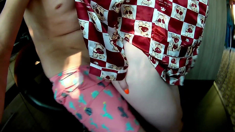 Taboo Room: Si cantik ini suka banget sama kontolku - crot di celana...