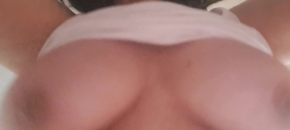Mommy big hairy pussy: Tittenbewegungen