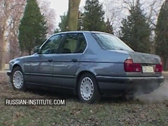 Russian Institute: Sodomie dans la voiture avec une blonde à forte poitrine