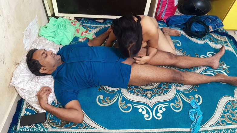 Hot Indian Aunty: Indian MILF &amp; Her Husband Passionate Hardcore Sex
