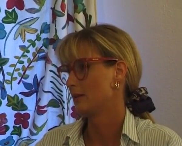 Enjoy German porn: Німецька леді з маленькими цицьками зі світлим волоссям отримує на своє обличчя теплу сперму