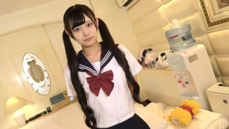 japan banana: 18-jarige Japanse zwartharige schoonheid. Schattige, slanke, amateur en geschoren seks....