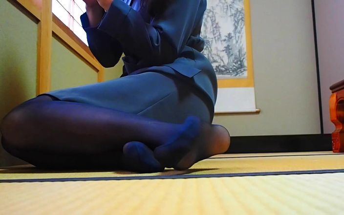 Mayumi Kanzaki: Pieds - détente dans une chambre de style japonais