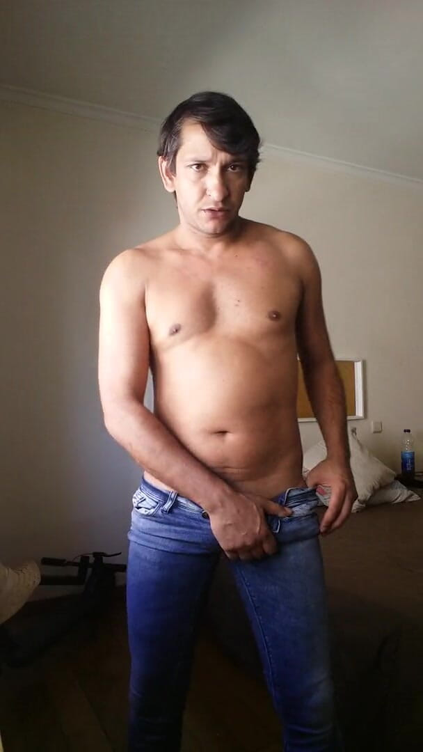 Boy top Amador: I went to the street with tight pants and it...