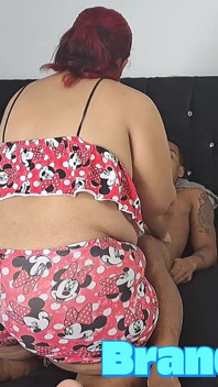 Coniacul sexy îmi suge foarte bine penisul