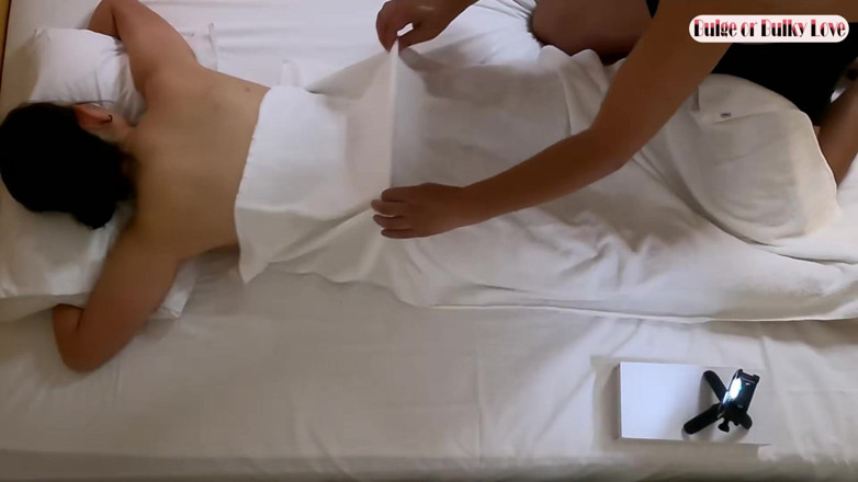 Temptation: Dansgetraind lichaam ontmoet een suggestieve massage, speelse opluchting die als...