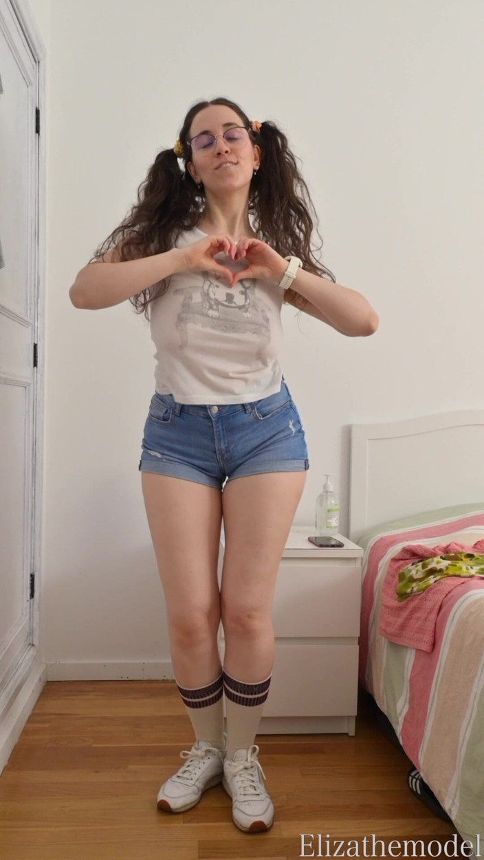 ElizaTheModel: Danse sans soutien-gorge