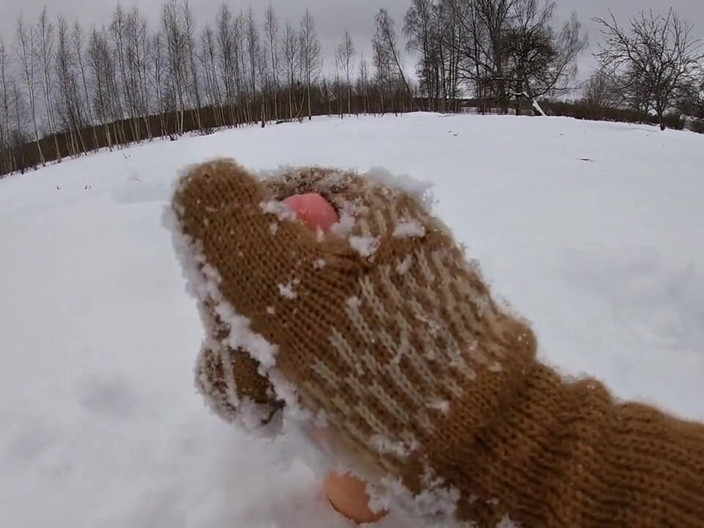 Hera Harding: Cold Handjob in the Alps