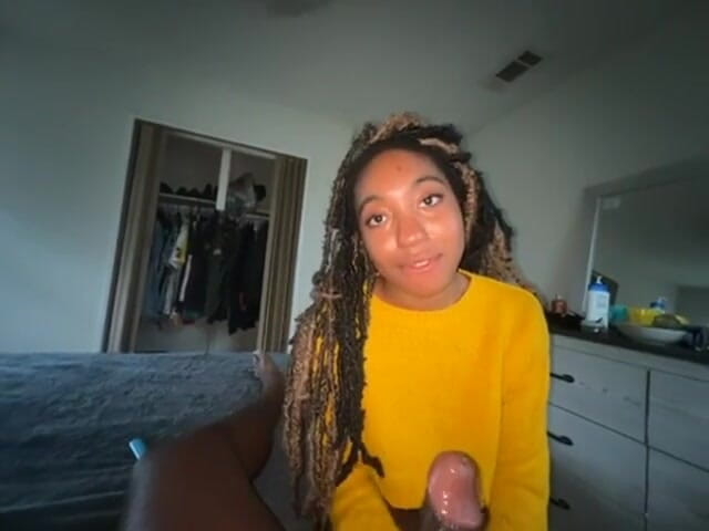 Fijii pornbox: Przyrodnia siostra BFF przyszedł do mojego pokoju, aby chill skończyć...