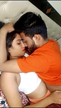 Desi Girlfriend Boyfriend Romantic Kissing Sex Video Clear Hindi Audio