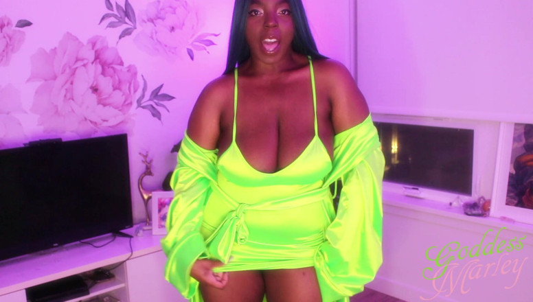 Goddess Marley: Green Turns Me on