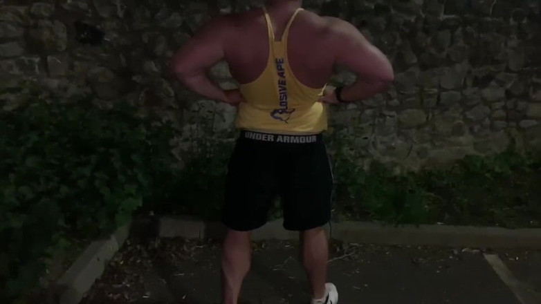 Jack stacked: 在停车场锻炼后