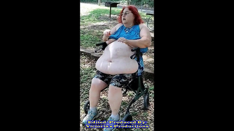 BBW nurse Vicki adventures with friends: Jarní procházka a blikající dobrodružství!