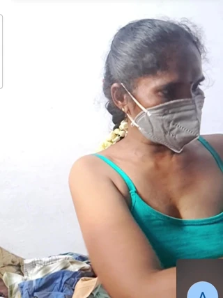 Jayaselvi: Tamil Aunty Enjoy in Video Call