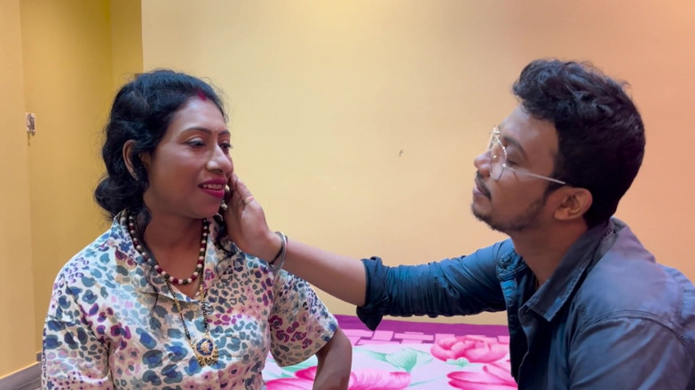 MrsEntertainer: Biwi Ko Bola Apne Patron Ko Chatte Kamsutra Ras Pilane...