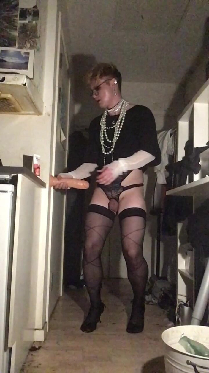 Sissy Cindy Slut: シシービッチ