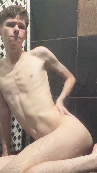 Kedoimath - a Twink Showing His Femine Body