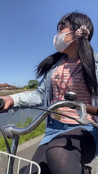No227 街道沿いでタックおまんこ露出