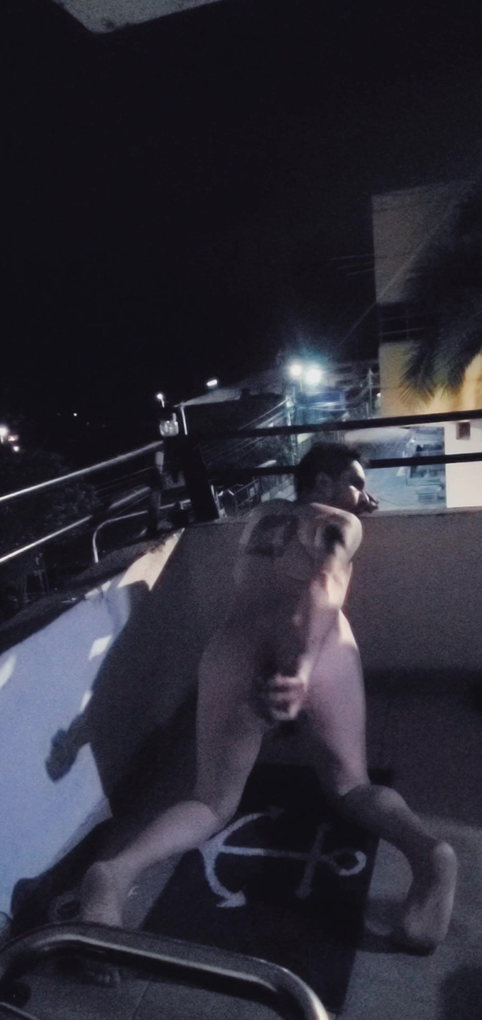 SlutClosetedfag: Schneller dildofick auf dem Balkon