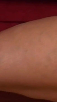 Kurvige blonde MILF lutscht älteren mann, während sie tief be spielt