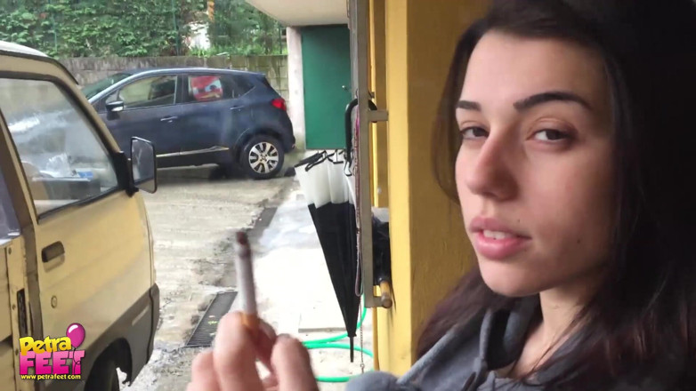 Smokin Fetish: Outdoors smoking from the stunning brunette