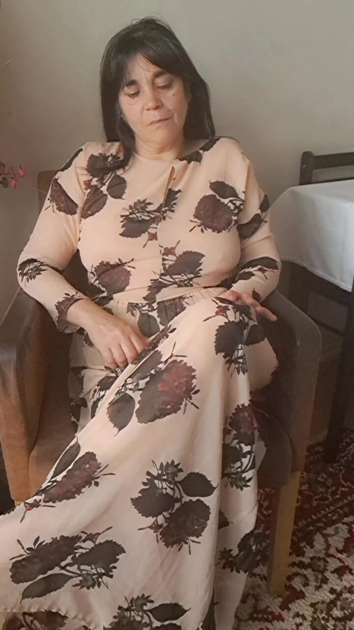 Mommy big hairy pussy: Robe à la chatte poilue de ma belle-mère
