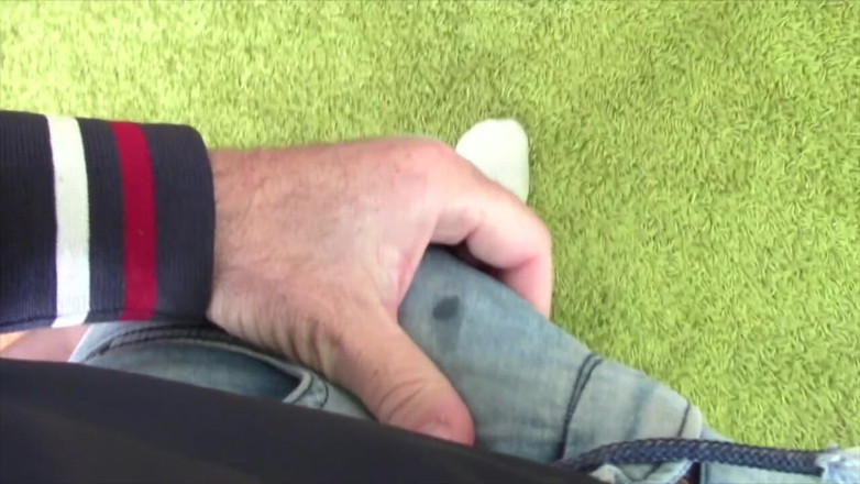 Gaybareback: 扁平熊性交和奶油派由顶级 twink