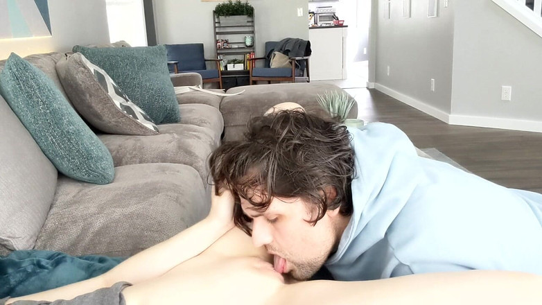 Jess and James TOYST: Секс-видео No12 - Секс На Диване В Гостиной - 3-27-2022