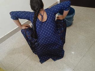 Sakshi Pussy: 年轻的印度德西村继妹试图与继兄弟硬口交