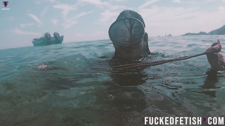 Fucked fetish: Scufundări gratuite sub zeița latino sexy de la Marea Deschisă