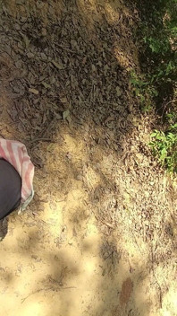 屋外セックスで彼女にペニスを授かる