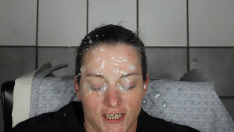 Dirty Dees: Dirty Dees adore les éjacs faciales