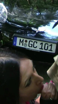 Nadržená holka s kouřením