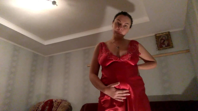 Sexy Milf: Huge piss at night!!!
