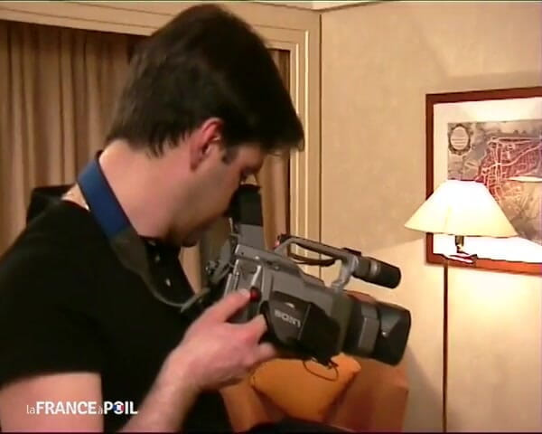 Rue Chaude: 他们在酒店房间里播放一个场景。