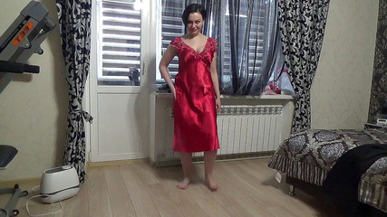 Sexy Milf: Nejrajcovnější můj outfit N4 Modeling sexy červená saténová noční košile pro...