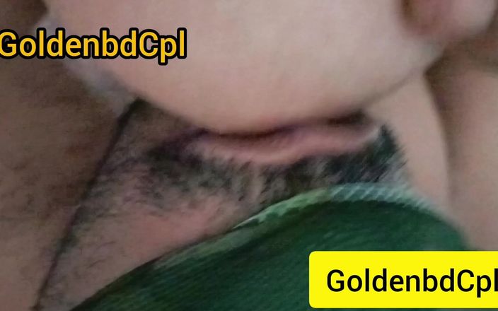 Desibullhubby: Erwischt, desi indische MILf bhabi fingert ihre rosa muschi