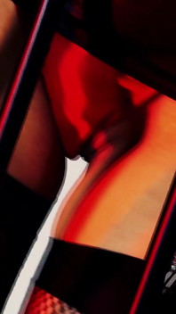 Le troie sexy mai bailey e Krystal Webb si sditalinano, leccano il culo e si eccitano in una scena fetish lesbica hardcore