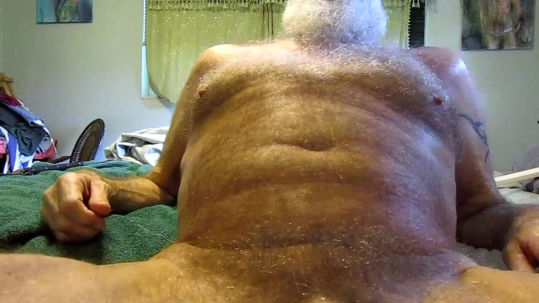 Mr hairy gardener: प्रशंसक के लिए खुद की पिटाई