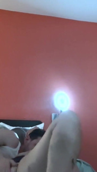 Fingering memeknya, lalu dia gaya doggy, selesaiin dia