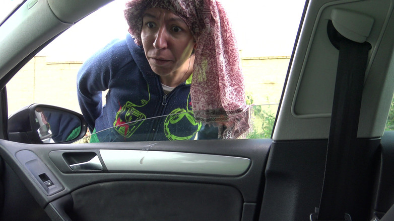 Souzan Halabi: 哦，我的上帝！！！！熟女发现一个真正的向她暴露他的鸡巴!!